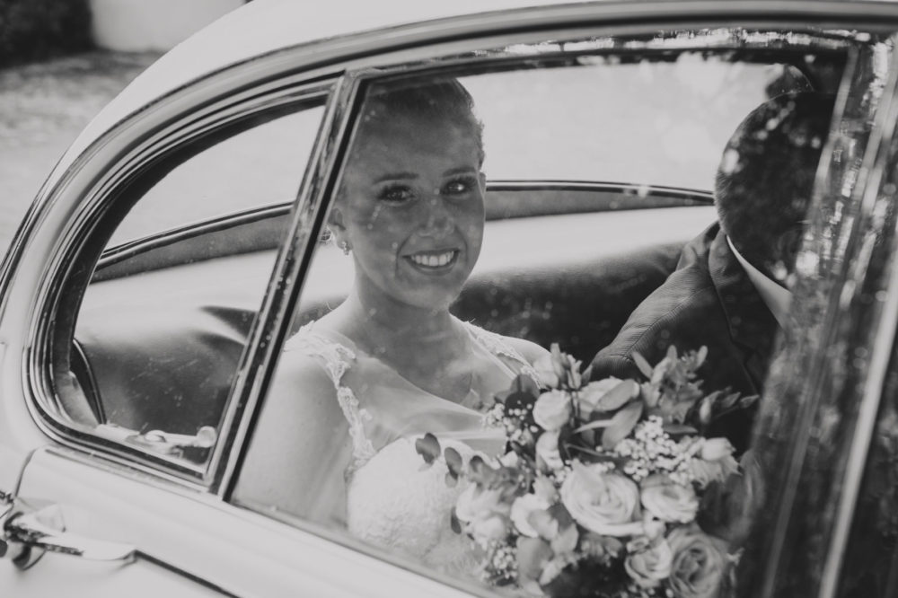 Brautpaarshooting Eppstein - Braut im Hochzeitsauto
