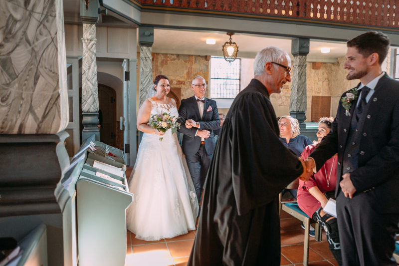 Hochzeitsfotos Odenwald - Einzug Braut