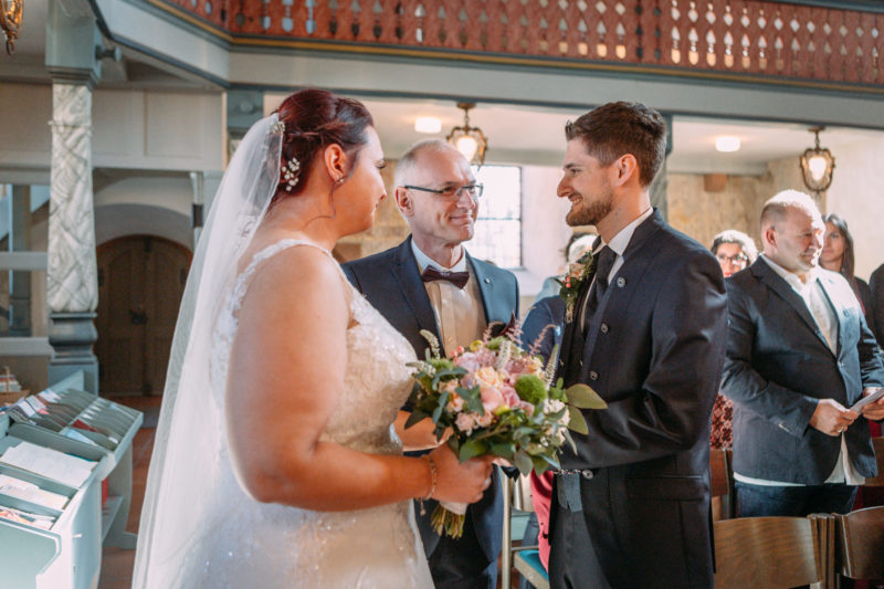 Hochzeitsfotos Odenwald - Übergabe Braut
