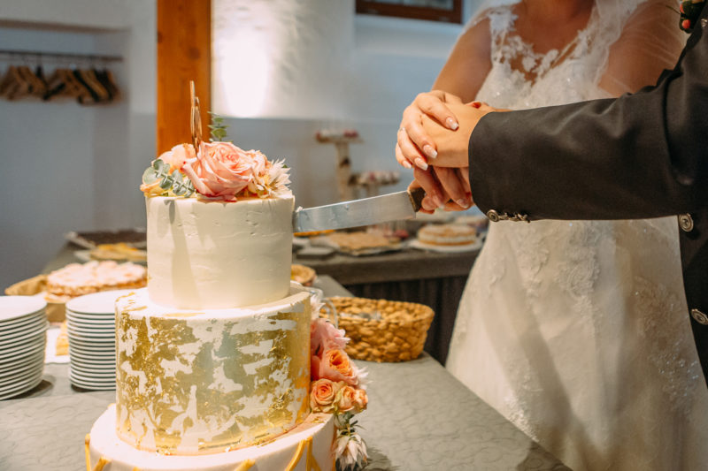 Hochzeitsfotograf Odenwald - Anschneiden der Torte