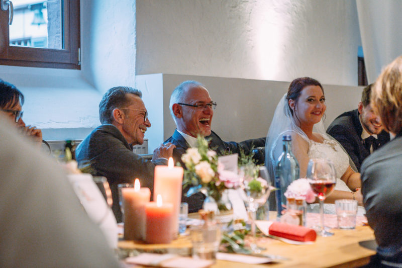 Hochzeitsfotograf Odenwald - Lachende Gäste