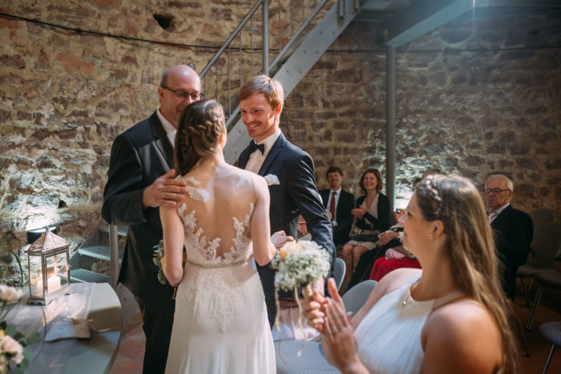 Hochzeitsfotografie Dreieich - Übergabe Braut