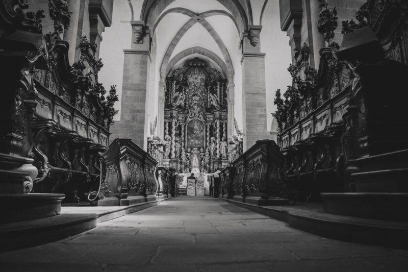 Hochzeitsfotograf Kloster Bronnbach - Klosterkirche Gang