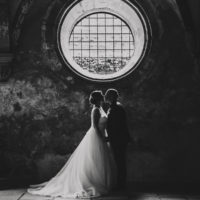 Hochzeitsfotograf Kloster Bronnbach - Brautpaar Licht & Schatten