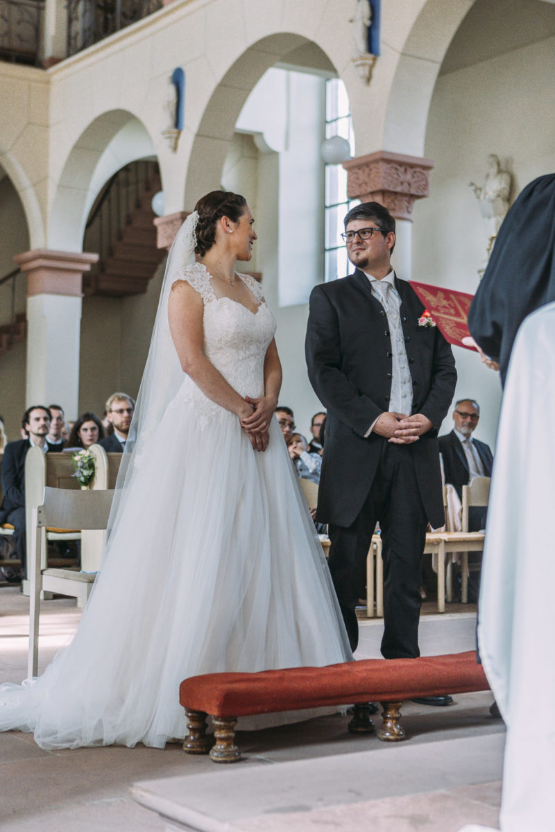 Hochzeitsfotografie Niedernberg - Brautpaar in Kirche