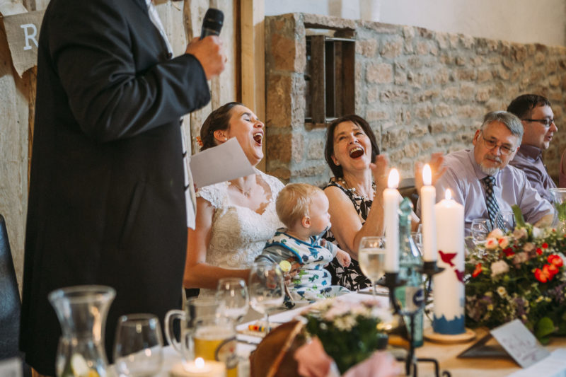 Hochzeitsfotograf Niedernberg - Braut und Brautmutter lachen