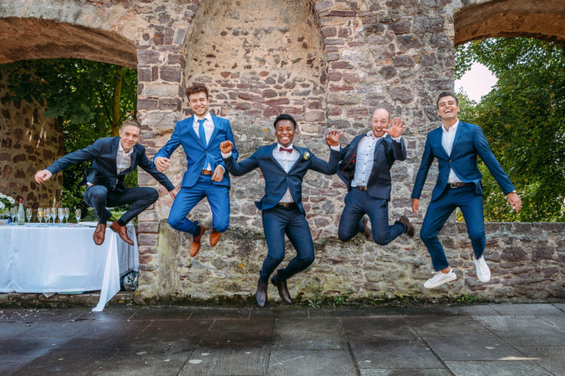Hochzeitsfotograf Dreieich - Springende Jungs